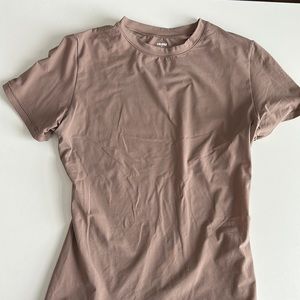 SKIMS Fits Everybody Tshirt Size Small Color Umber